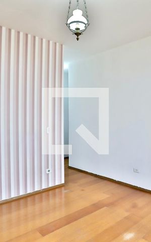 Casa à venda com 293m², 4 quartos e 2 vagas Casa à venda com 293m², 4 quartos e 2 vagasQuarto 1