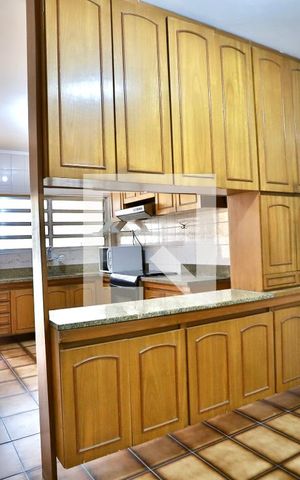 Casa à venda com 293m², 4 quartos e 2 vagas Casa à venda com 293m², 4 quartos e 2 vagasCozinha