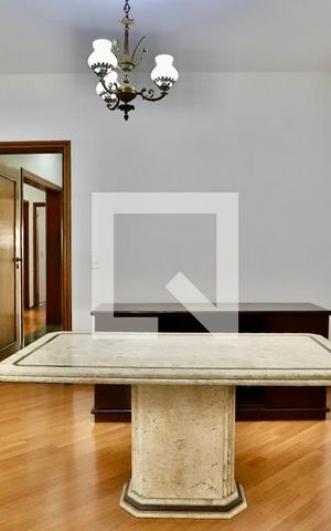 Casa à venda com 293m², 4 quartos e 2 vagas Casa à venda com 293m², 4 quartos e 2 vagasSala de Jantar
