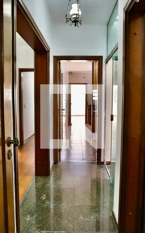 Casa à venda com 293m², 4 quartos e 2 vagas Casa à venda com 293m², 4 quartos e 2 vagasCorredor