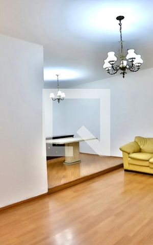 Casa à venda com 293m², 4 quartos e 2 vagas Casa à venda com 293m², 4 quartos e 2 vagasSala