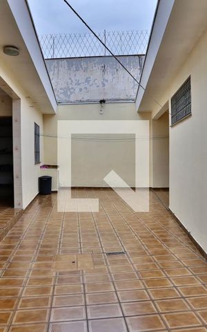 Casa à venda com 293m², 4 quartos e 2 vagas Casa à venda com 293m², 4 quartos e 2 vagasÁrea comum
