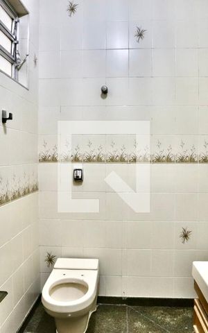 Casa à venda com 293m², 4 quartos e 2 vagas Casa à venda com 293m², 4 quartos e 2 vagasBanheiro 2