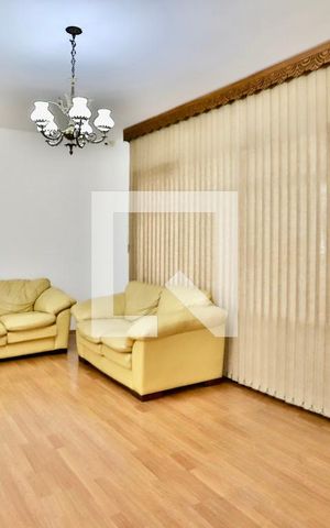 Casa à venda com 293m², 4 quartos e 2 vagas Casa à venda com 293m², 4 quartos e 2 vagasSala