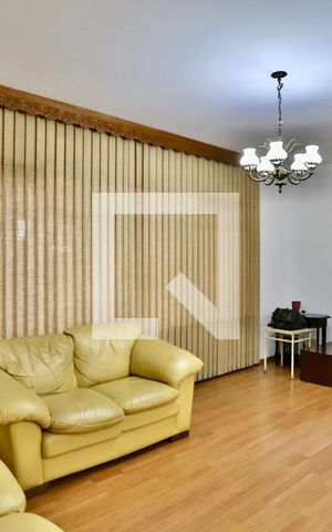 Casa à venda com 293m², 4 quartos e 2 vagas Casa à venda com 293m², 4 quartos e 2 vagasSala