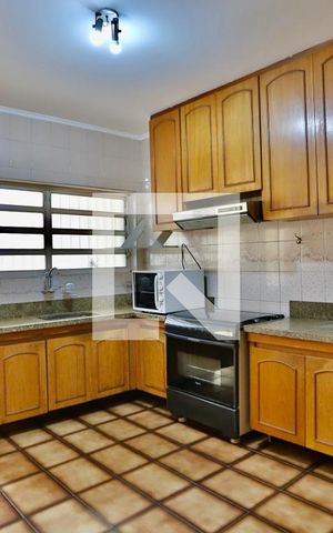 Casa à venda com 293m², 4 quartos e 2 vagas Casa à venda com 293m², 4 quartos e 2 vagasCozinha