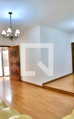 Casa à venda com 293m², 4 quartos e 2 vagas Casa à venda com 293m², 4 quartos e 2 vagasSala