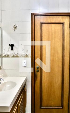 Casa à venda com 293m², 4 quartos e 2 vagas Casa à venda com 293m², 4 quartos e 2 vagasBanheiro 2