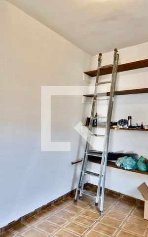 Casa à venda com 293m², 4 quartos e 2 vagas Casa à venda com 293m², 4 quartos e 2 vagasCloset