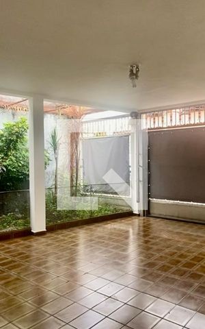 Casa à venda com 293m², 4 quartos e 2 vagas Casa à venda com 293m², 4 quartos e 2 vagasÁrea comum