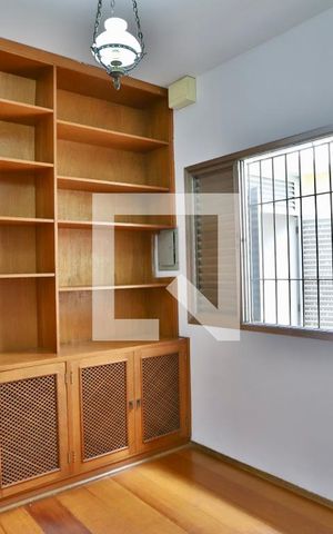 Casa à venda com 293m², 4 quartos e 2 vagas Casa à venda com 293m², 4 quartos e 2 vagasQuarto 3