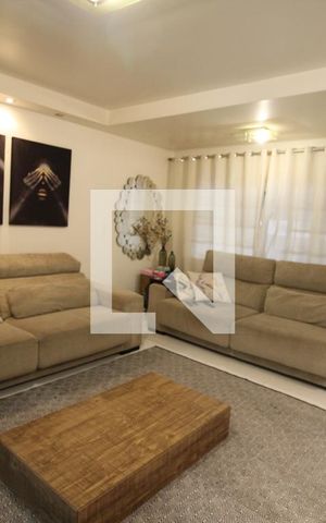 Casa à venda com 350m², 4 quartos e 3 vagasSala