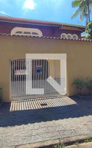 Casa para alugar com 234m², 4 quartos e 3 vagasFachada 