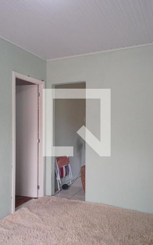 Casa à venda com 56m², 2 quartos e sem vaga Casa à venda com 56m², 2 quartos e sem vagaSala
