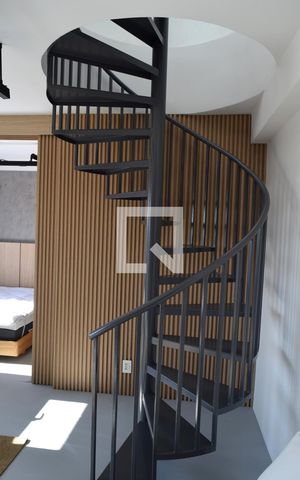 Apartamento à venda com 72m², 1 quarto e 1 vagaEscada piso superior/Cozinha