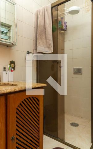 Casa à venda com 249m², 3 quartos e 2 vagas Casa à venda com 249m², 3 quartos e 2 vagasBanheiro da Suíte 2
