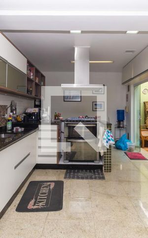 Casa à venda com 249m², 3 quartos e 2 vagas Casa à venda com 249m², 3 quartos e 2 vagasCozinha