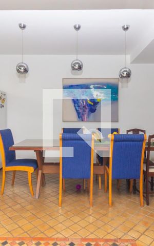 Casa à venda com 249m², 3 quartos e 2 vagas Casa à venda com 249m², 3 quartos e 2 vagasSala de Jantar