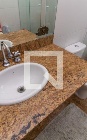 Casa à venda com 249m², 3 quartos e 2 vagas Casa à venda com 249m², 3 quartos e 2 vagasBanheiro