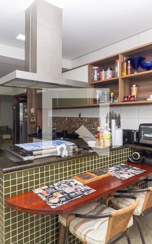 Casa à venda com 249m², 3 quartos e 2 vagas Casa à venda com 249m², 3 quartos e 2 vagasCozinha