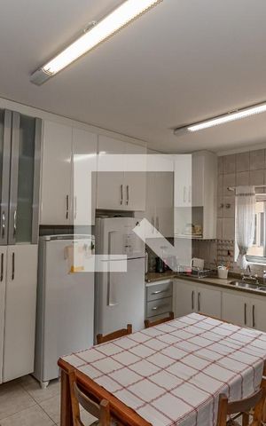 Casa para alugar com 300m², 4 quartos e 5 vagas Casa para alugar com 300m², 4 quartos e 5 vagasCozinha