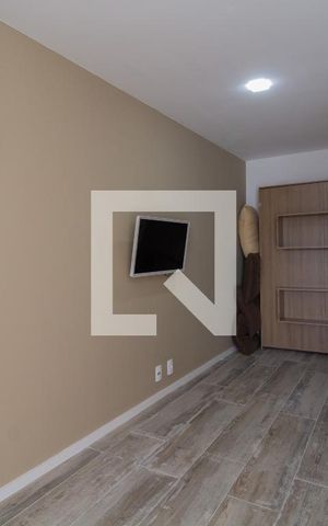 Casa à venda com 254m², 4 quartos e 2 vagas Casa à venda com 254m², 4 quartos e 2 vagasSala de TV