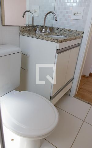Apartamento para alugar com 55m², 2 quartos e 2 vagas Apartamento para alugar com 55m², 2 quartos e 2 vagasBanheiro da Suíte 1
