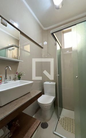 Casa à venda com 200m², 3 quartos e 1 vaga Casa à venda com 200m², 3 quartos e 1 vagaBanheiro Corredor