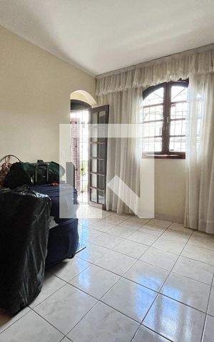 Casa à venda com 200m², 3 quartos e 1 vaga Casa à venda com 200m², 3 quartos e 1 vagaSuite