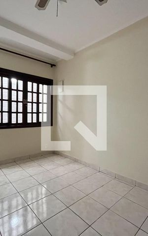 Casa à venda com 200m², 3 quartos e 1 vaga Casa à venda com 200m², 3 quartos e 1 vagaSala