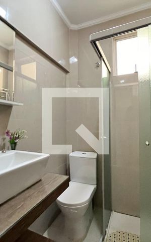 Casa à venda com 200m², 3 quartos e 1 vaga Casa à venda com 200m², 3 quartos e 1 vagaBanheiro Corredor