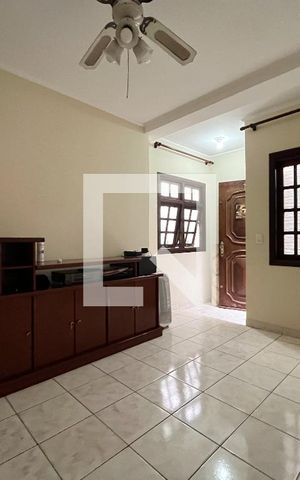 Casa à venda com 200m², 3 quartos e 1 vaga Casa à venda com 200m², 3 quartos e 1 vagaSala