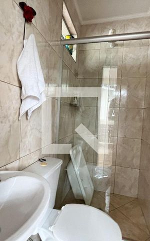 Casa à venda com 200m², 3 quartos e 1 vaga Casa à venda com 200m², 3 quartos e 1 vagaBanheiro Área externa