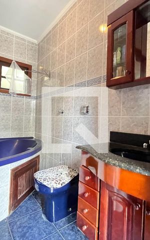 Casa à venda com 200m², 3 quartos e 1 vaga Casa à venda com 200m², 3 quartos e 1 vagaBanheiro da Suíte