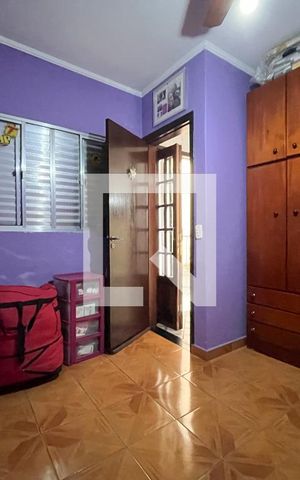 Casa à venda com 200m², 3 quartos e 1 vaga Casa à venda com 200m², 3 quartos e 1 vagaQuarto de Serviço