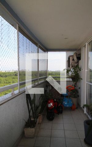 Apartamento à venda com 114m², 3 quartos e 2 vagasVaranda comunica sala e suíte principal 