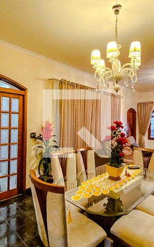 Casa à venda com 267m², 4 quartos e 3 vagasSala