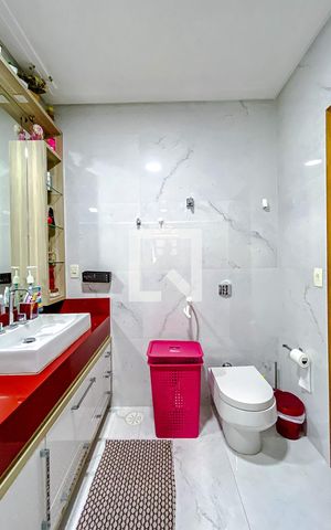Casa à venda com 267m², 4 quartos e 3 vagasBanheiro da Suíte