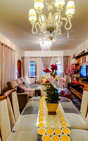 Casa à venda com 267m², 4 quartos e 3 vagasSala