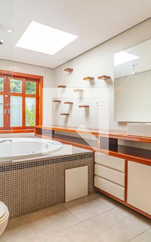 Casa à venda com 360m², 3 quartos e 4 vagasBanheiro da Suíte 2