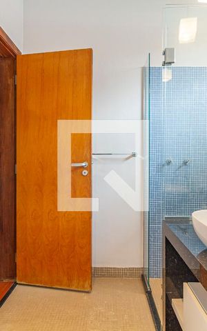 Casa à venda com 360m², 3 quartos e 4 vagasBanheiro da Suíte 1