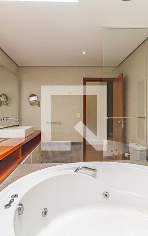 Casa à venda com 360m², 3 quartos e 4 vagasBanheiro da Suíte 2