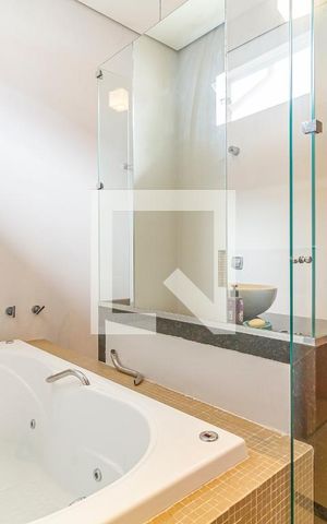 Casa à venda com 360m², 3 quartos e 4 vagasBanheiro da Suíte 1