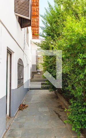 Casa à venda com 250m², 7 quartos e 6 vagas Casa à venda com 250m², 7 quartos e 6 vagasQuintal