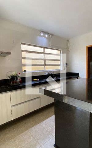 Casa à venda com 529m², 4 quartos e 3 vagas