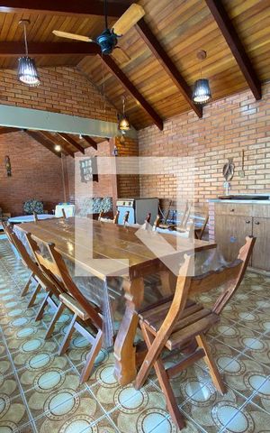 Casa à venda com 529m², 4 quartos e 3 vagas