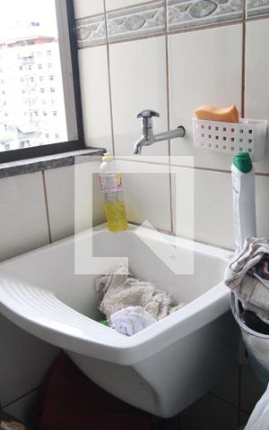 Apartamento à venda com 190m², 3 quartos e 2 vagas Apartamento à venda com 190m², 3 quartos e 2 vagasCozinha e Área de Serviço