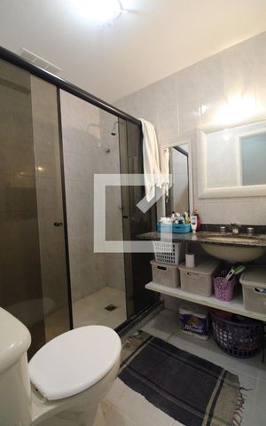 Apartamento à venda com 190m², 3 quartos e 2 vagas Apartamento à venda com 190m², 3 quartos e 2 vagasBanheiro Social