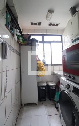 Apartamento à venda com 190m², 3 quartos e 2 vagas Apartamento à venda com 190m², 3 quartos e 2 vagasCozinha e Área de Serviço
