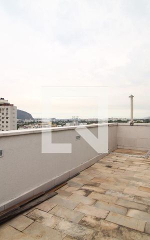 Apartamento à venda com 190m², 3 quartos e 2 vagas Apartamento à venda com 190m², 3 quartos e 2 vagasTerraço